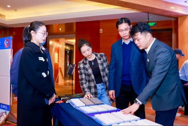 以別墅夢點亮千城，以財富經賦能伙伴